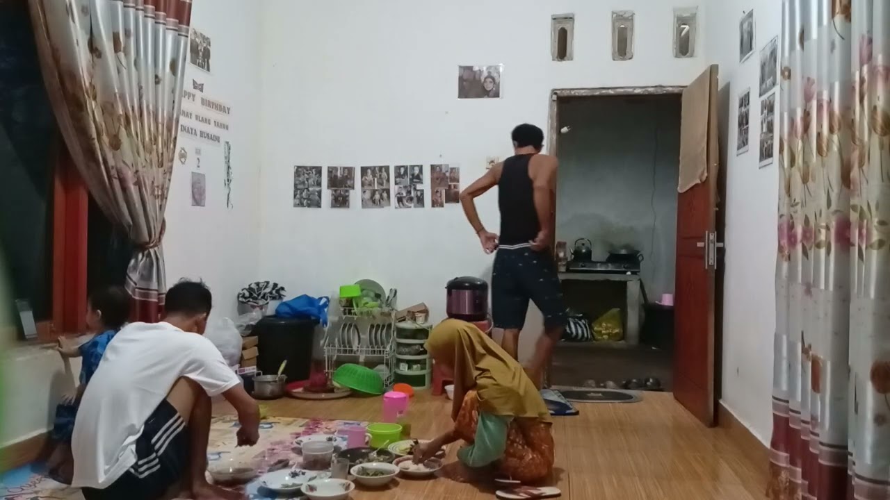 Siapin hidangan menu buka puasa sambil nunggu azan magrib. 