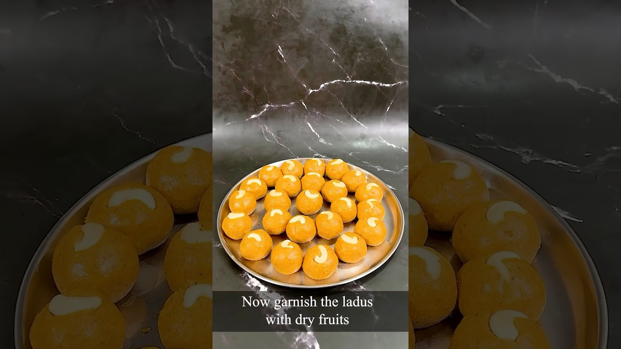 मुग डाळीचे लाडू की बेसन लाडू :) अरे देवा आता माझं काम Nutralite Chef घेणार :)