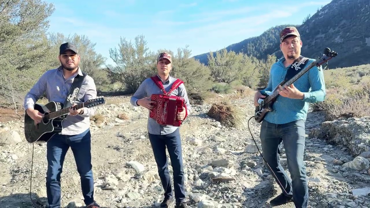 Los Amigueros de la Sierra – El Caballo Ensillado (En Vivo)