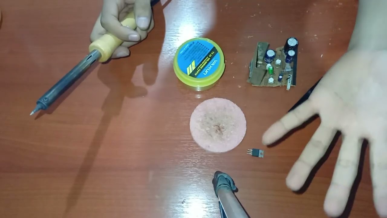 DESOLDANDO COMPONENTES DE PLACAS ELECTRONICAS