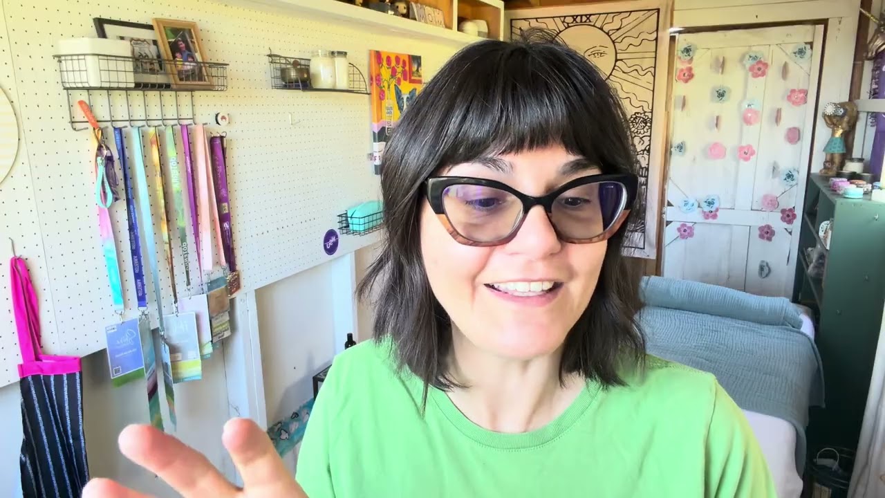 How to get a free essential oils reference book, self stirring tumbler and 5ml Lemon EO in March?