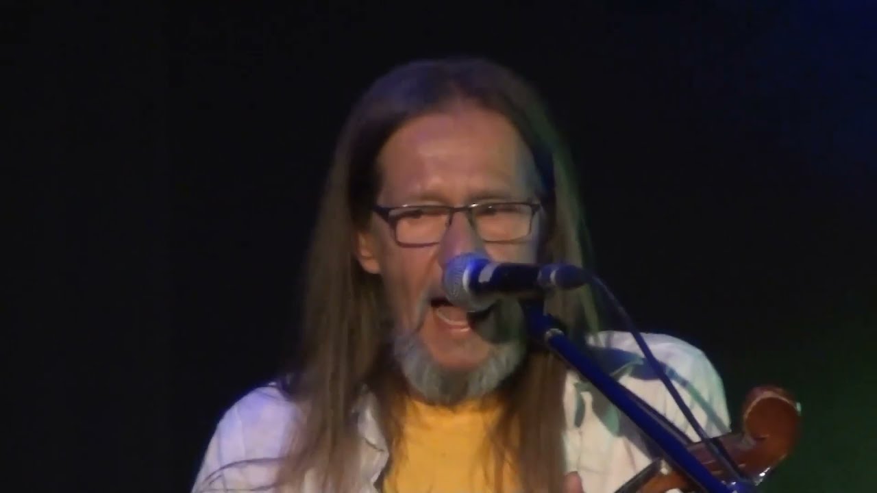 Jerzy „Słoma” Słomiński - bębny , perkusja , mandolina
