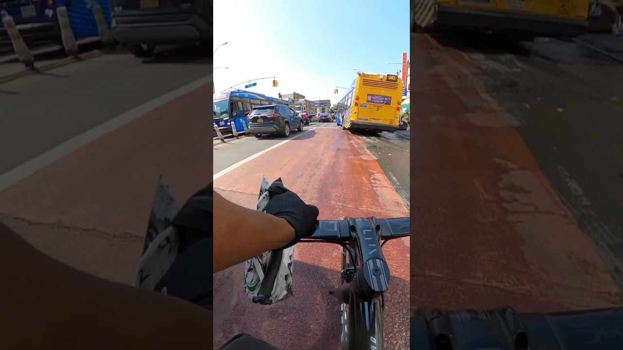 Whatever is fastest #fooddeliveryjob #bikecourier #citycycling #urbancycling #bikemessenger #cycling