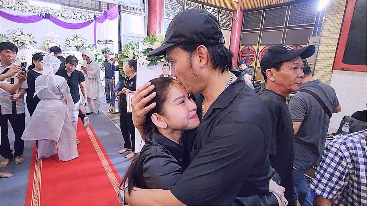 Nụ hôn NSƯT Kim Tiểu Long dành cho Ns Bình Tinh thật ấm áp 