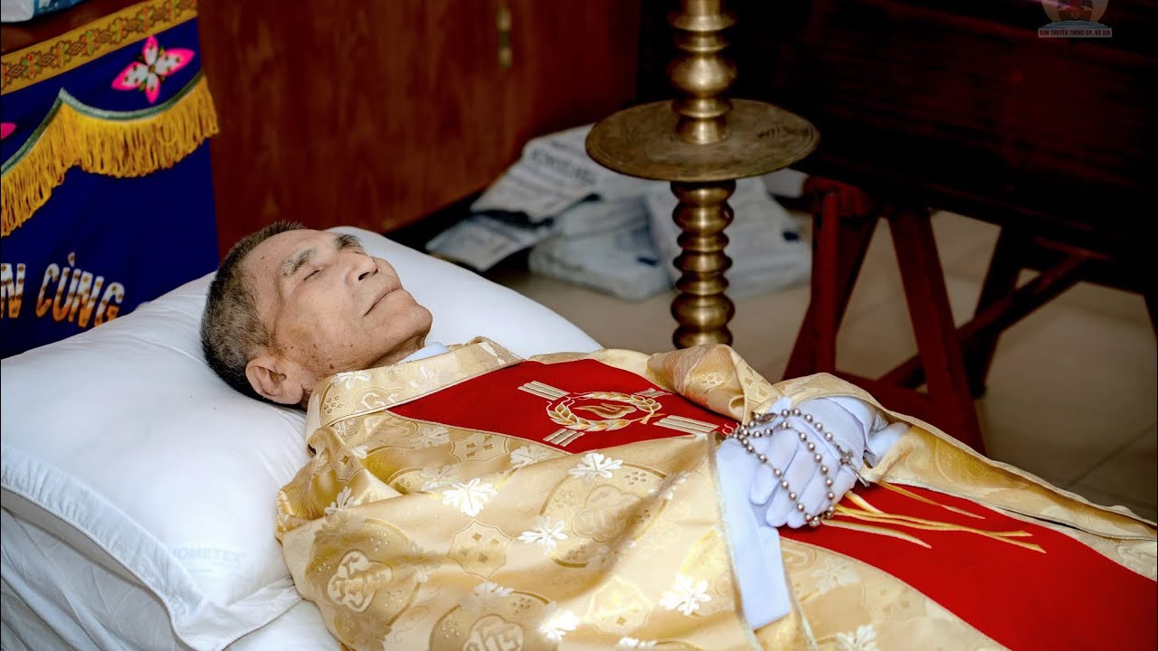CHA CỐ PHÊRÔ TRẦN VĂN HUYÊN VỪA QUA ĐỜI I XIN CẦU NGUYỆN.