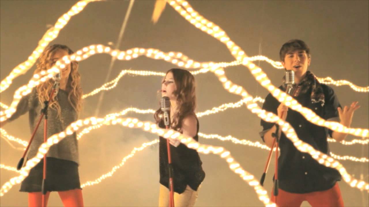 Feliz Navidad te deseo cantando | Disney Channel Oficial
