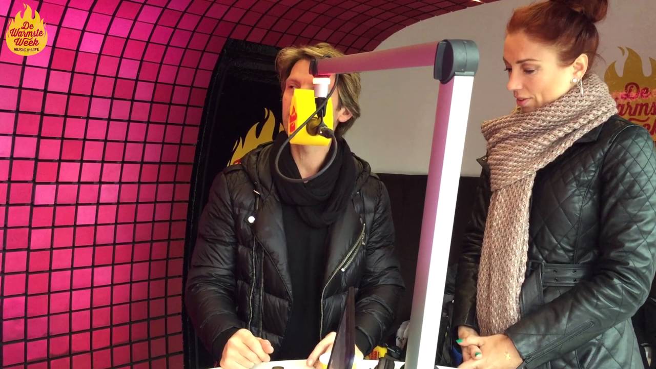 De Warmste Week - Gene Thomas als bedelaar in Antwerpen