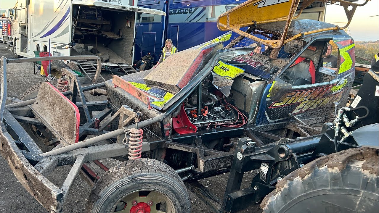 1 Tom Harris Vs 35 Neil Shenton Brisca F1 Stockcars Scunthorpe Raceway 28/09/25. 