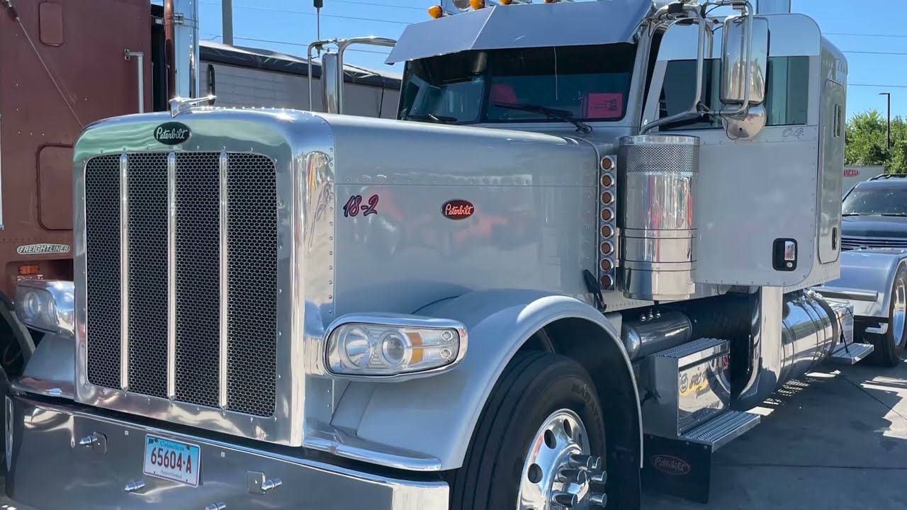 The 2018 Peterbilt 389 glider of Chris Legg