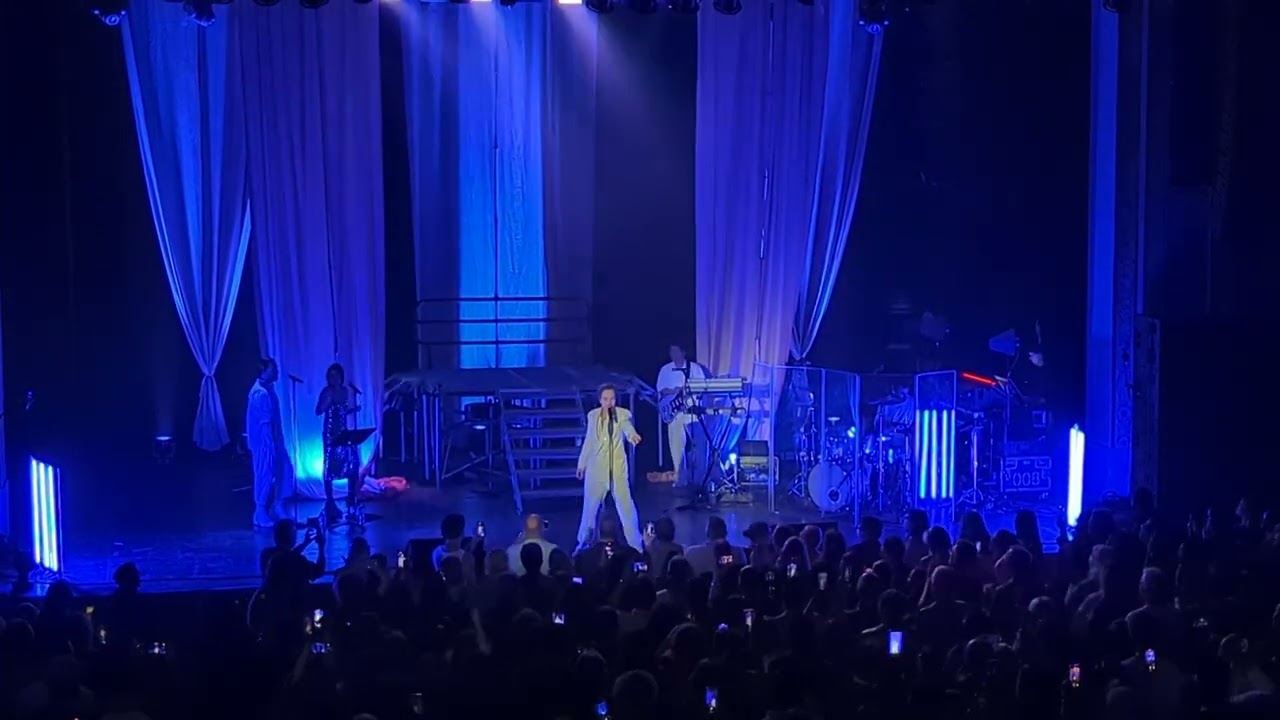 Darren Hayes - Let's Try Being in Love (elevator music style), banter, I Want You (2023-04-12)