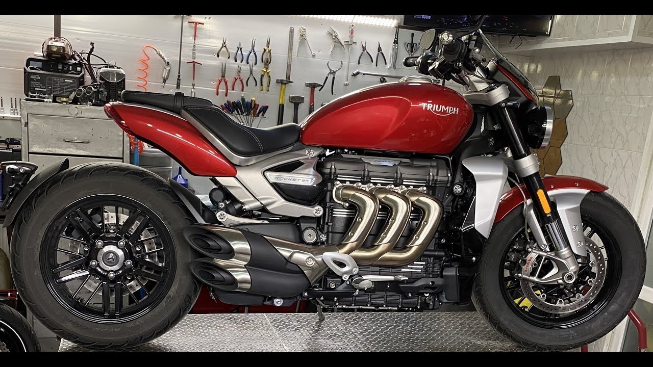 Обзор Triumph Rocket 3 R 2021