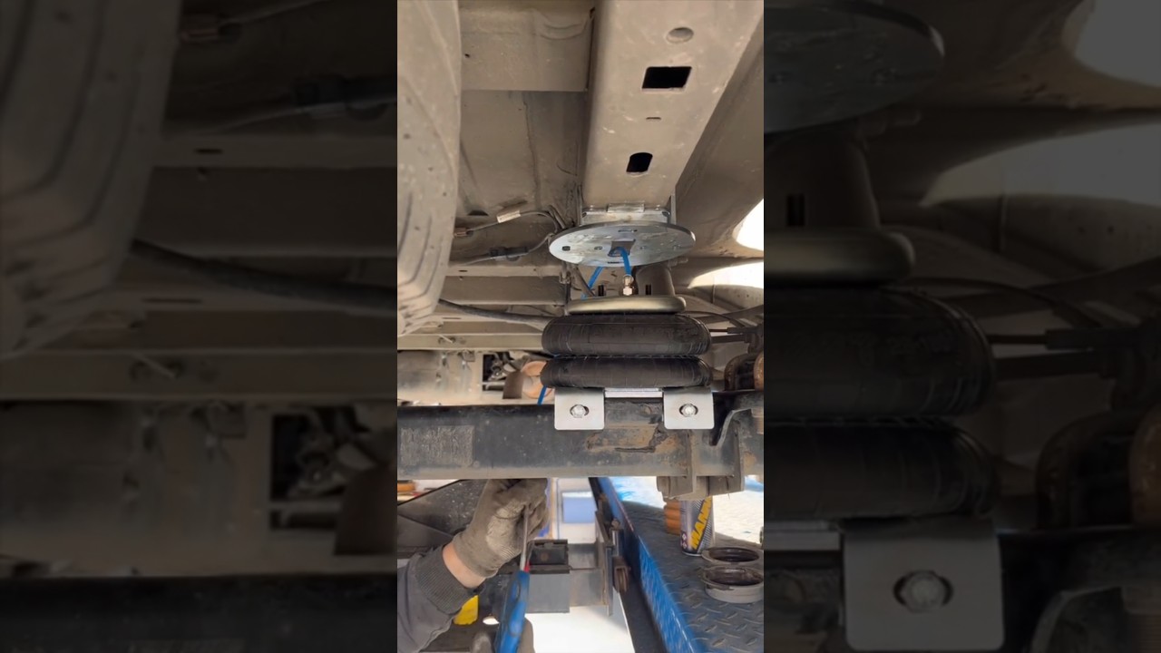 Auxiliary air suspension on Renault Master 3 #automobile #mechancial #carparts #carthrottle