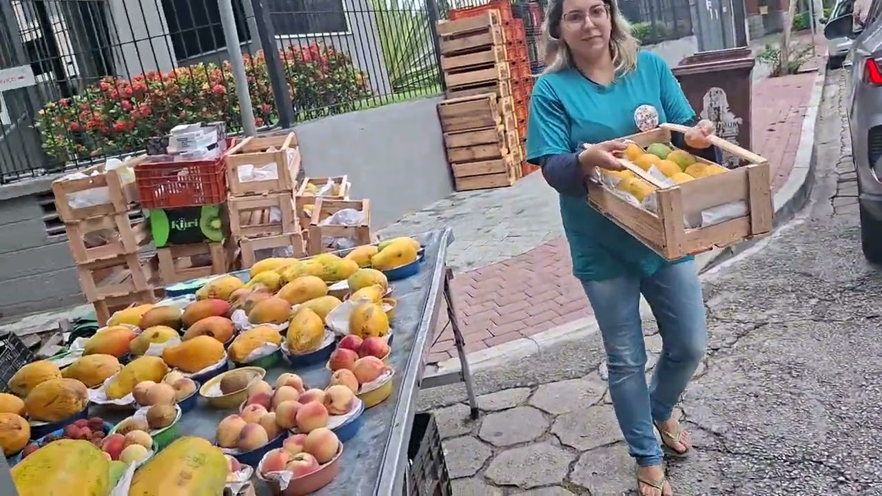 UMA  FEIRA  DE RUA MARAVILHOSA NA PRAÇA 27 01 2026 sjcampos 