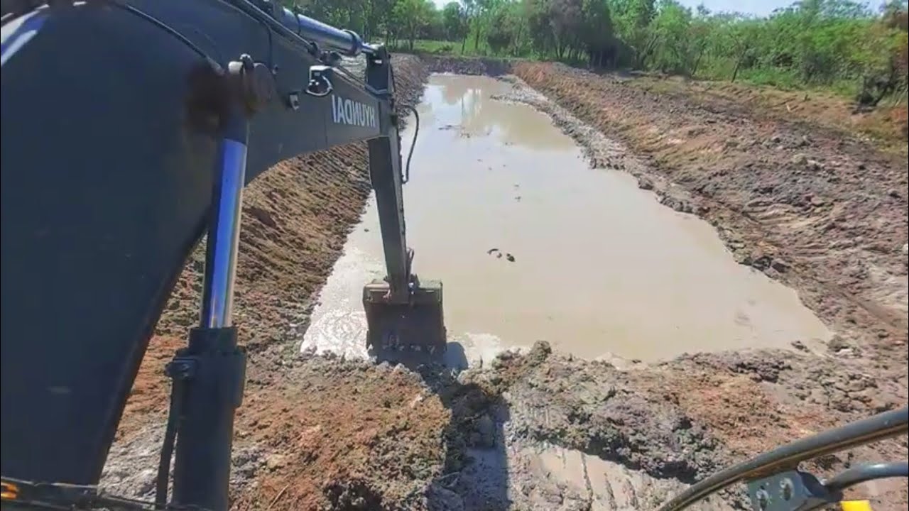 Excavator, membuat kolam ikan