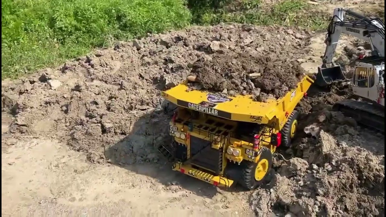 RC Excavator & Mining Truck – Realistic Earthmoving Test in Action!