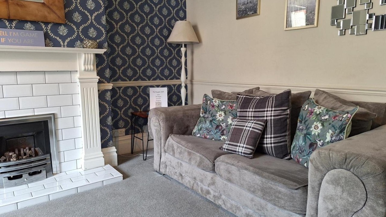 The Hampton Beautiful 3 Bedroom House with Conservatory & Garden | United Kingdom ⭐