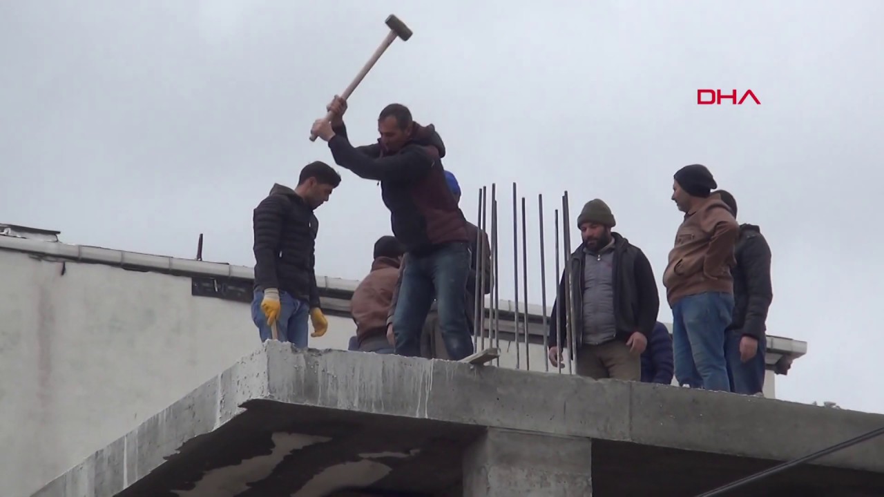 Yaptıkları kaçak inşaatı kendileri yıktı