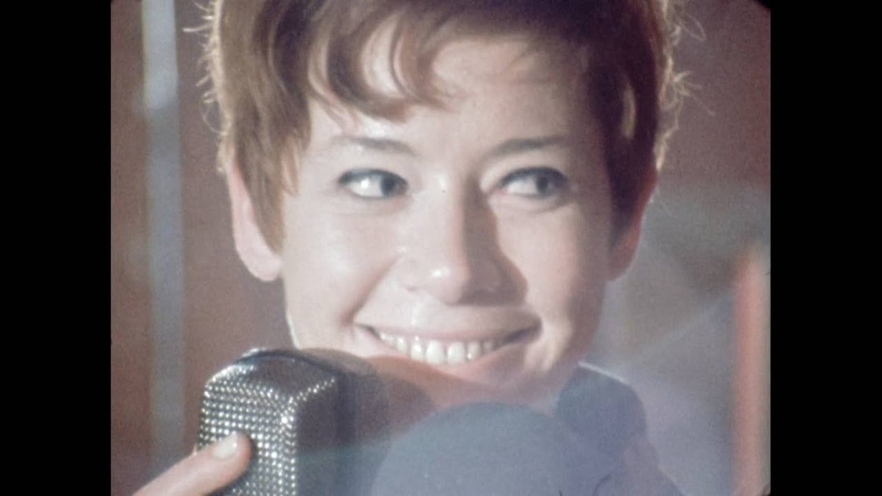 Natzer mechake le Rabin נאצר מחכה לרבין (live in Israel, 1968) - What's the name of the singer?