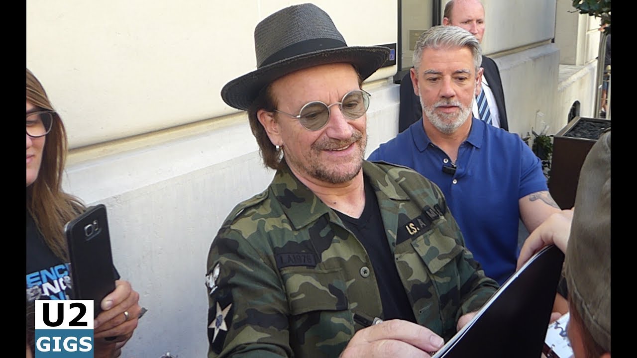 U2 Bono with fans, Paris 2018-09-09 - U2gigs.com