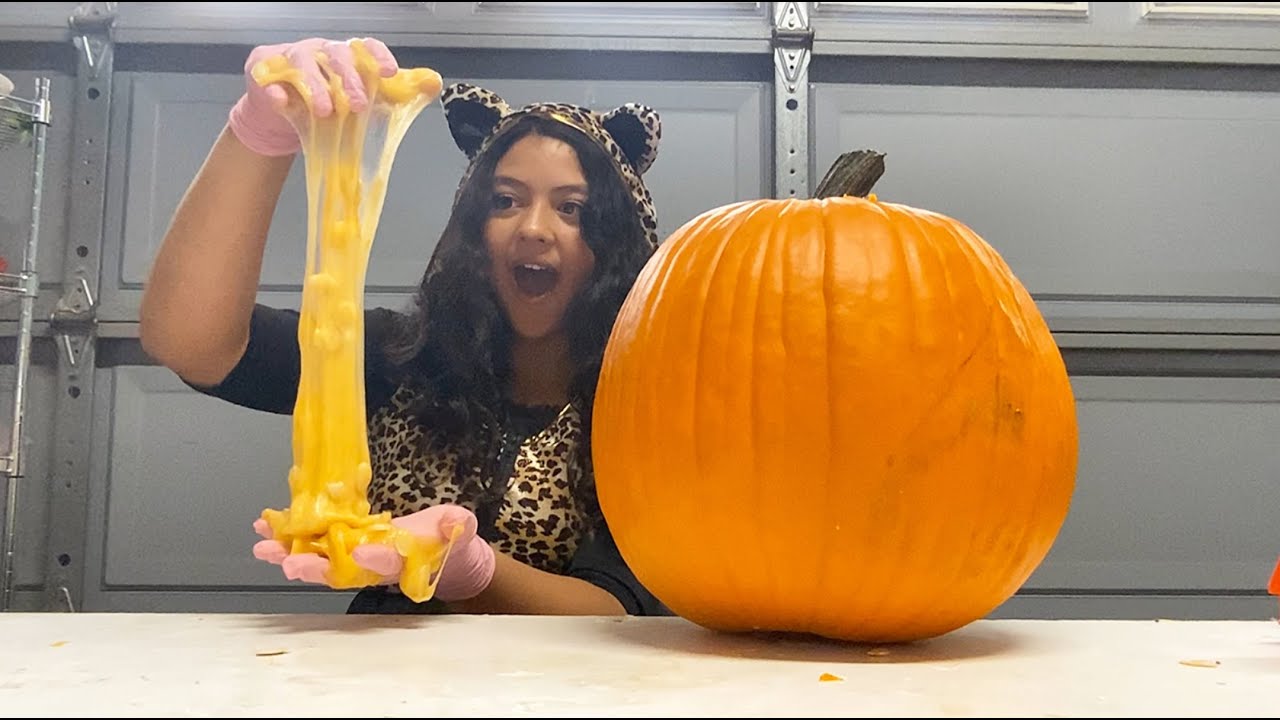 Adding A Pumpkin Into Slime 😱🎃!? (Halloween Slime Challenges 😺!)