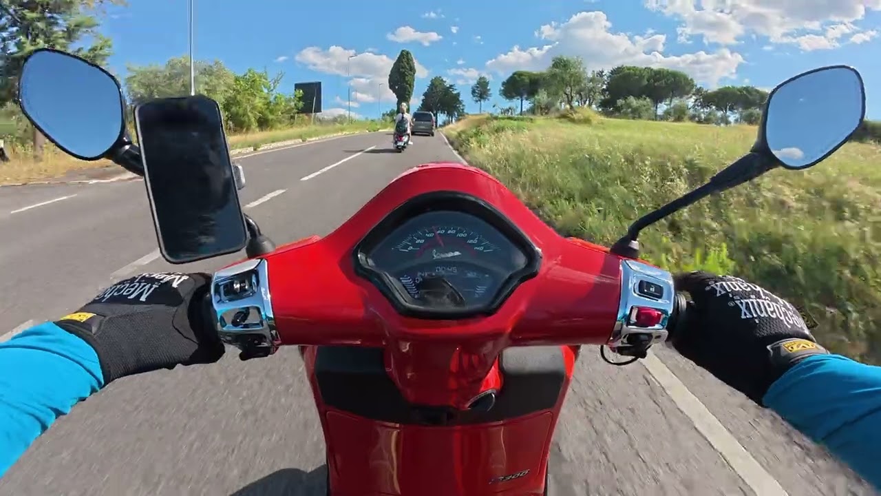 VESPA GTS 300 AMAZING ROAD TO SIENA