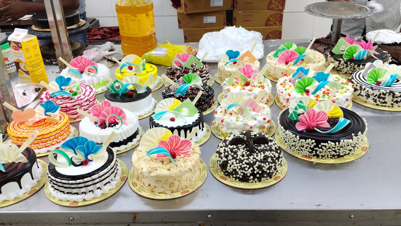 Aaj humne 500 gram mein fruit flavour cake banaa Dala aur 1kg maybe 🎂🎂