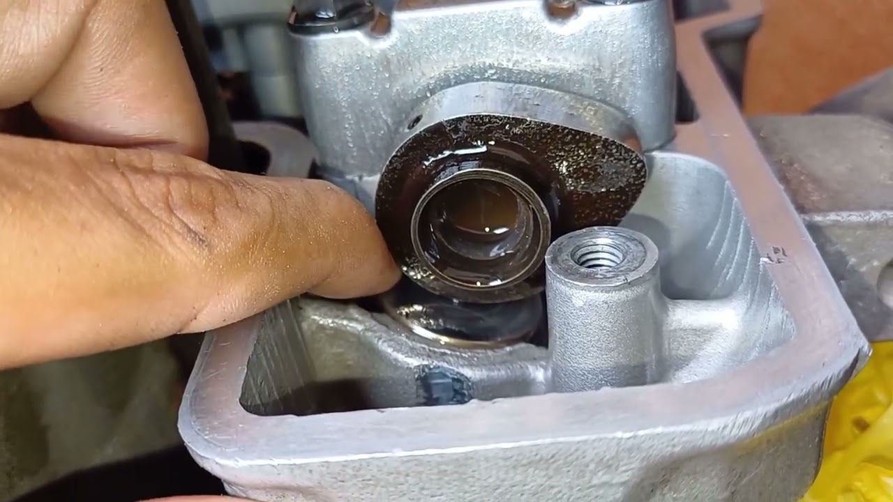 CB 300 com barulho no cabeçote! Copo do tucho, veja como resolver! 