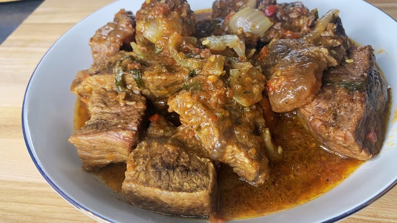 Une autre mani&egrave;re de cuisiner la VIANDE DE B&OElig;UF &agrave; la sauce tomate/tr&egrave;s simple et d&eacute;licieux 😋