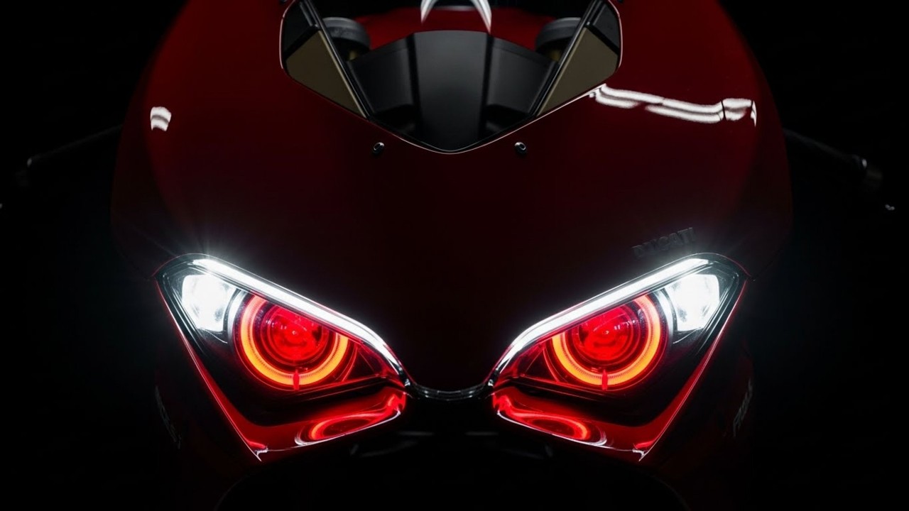 Never-before-seen Ducati V4 details!