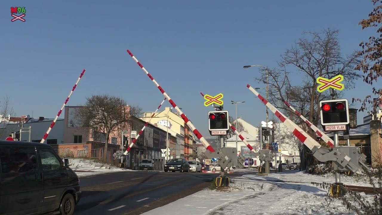 Železniční přejezd Praha-Bubny [P1] - 13.12.2022 / Czech railroad crossing