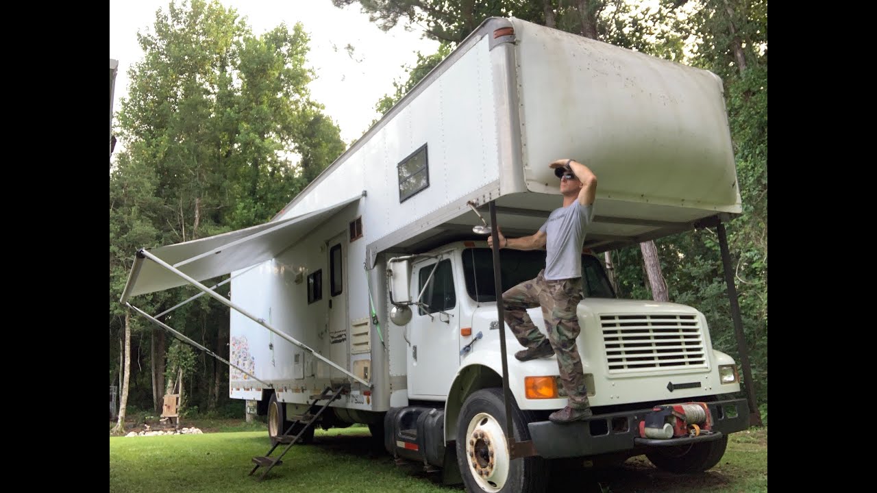 “Das Tortoise” Furniture truck toy hauler: the practical class C!