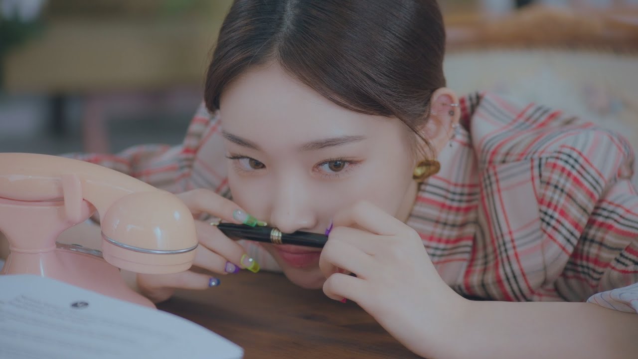 CHUNG HA 청하 '여기 적어줘 (My Friend) (Feat.pH-1)' MV