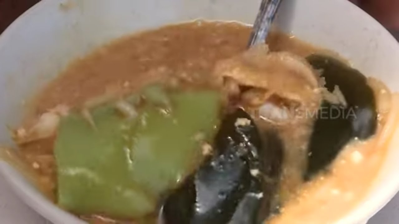 Malvino Fajaro Menikmati Segarnya Es Cuwing Mang Lilik | MAKAN RECEH (12/07/23)
