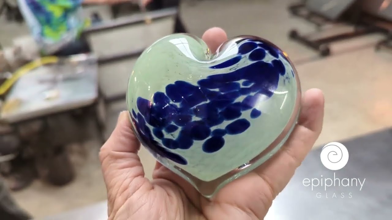 How We Make - Pixie Stardust Glass Heart Paperweight