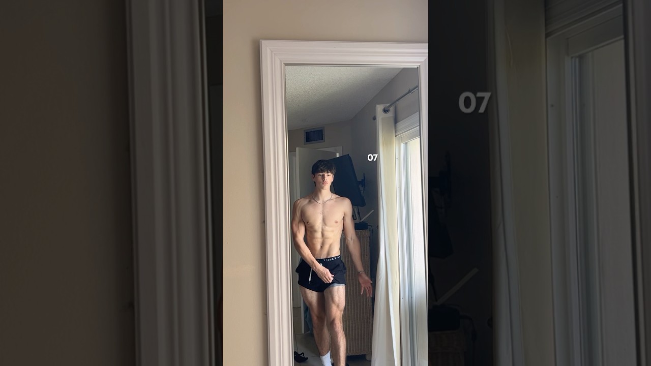 With the help of chicken a rice😟 #posing #bodybuilding #pose #aesthetics #aesthetic #gym #gyming