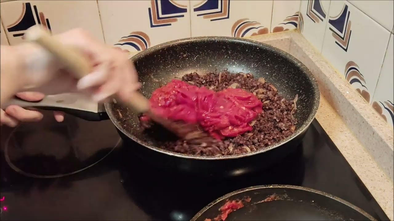 EMPANADA DE MORCILLA DE BURGOS CON PIMIENTOS DEL PIQUILLO  una delicia