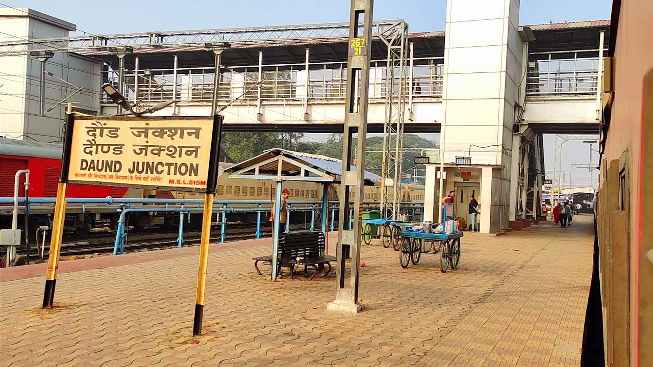 DAUND | 2218O Chennai LTT Express Train Arrival Departure Daund Junction Railway Station | दौंड