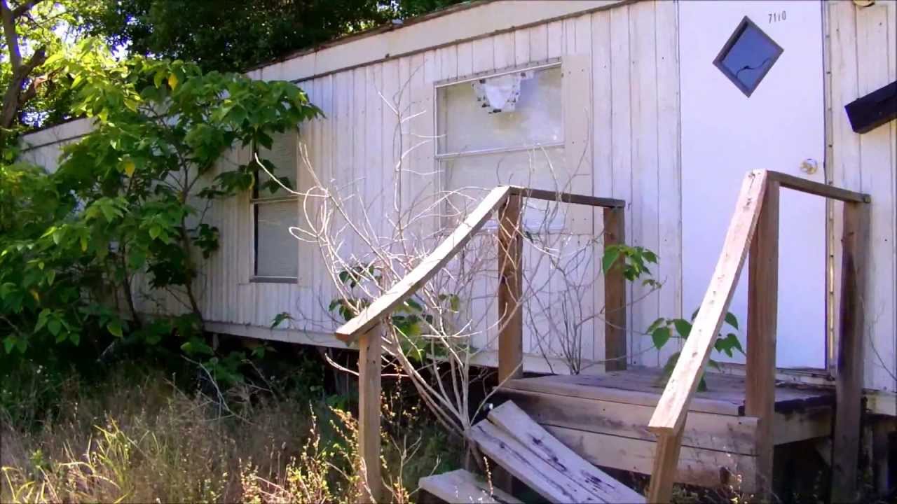 Abandoned mobile home (mint interior)