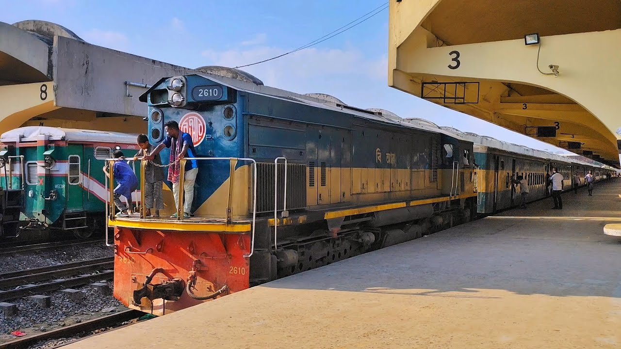 Egarosindhur Provati Express departing at Kamalapur Railway Station || Dhaka to Kishoreganj || EMD