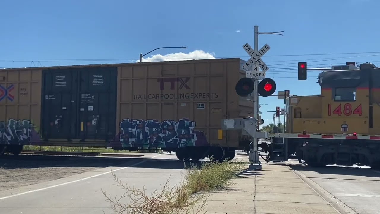 (Bad angle at the end) Union Pacific Sable BLVD Railroad Crossing Aurora, CO