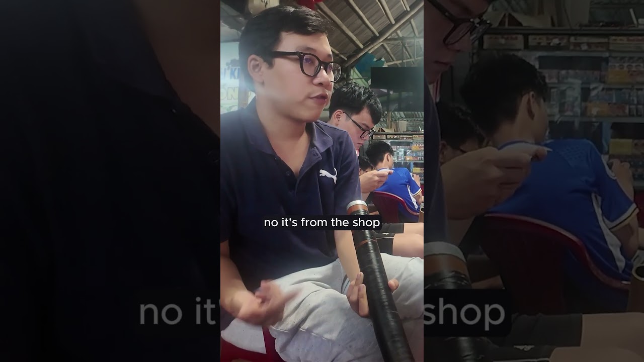 🇻🇳 Trying out the infamous Vietnamese tobacco bong #vietnam #travel #danang  #funny