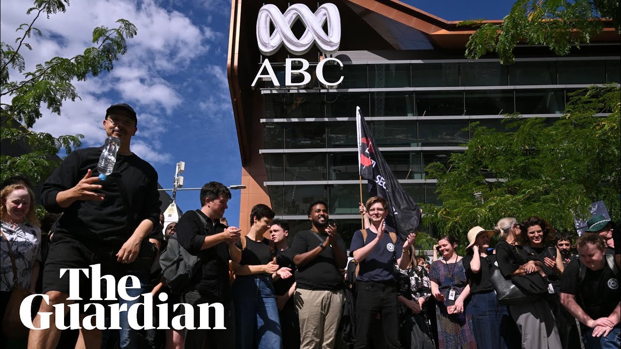 ABC strike: hundreds of staff walk out of Melbourne office as part of Australia-wide protest