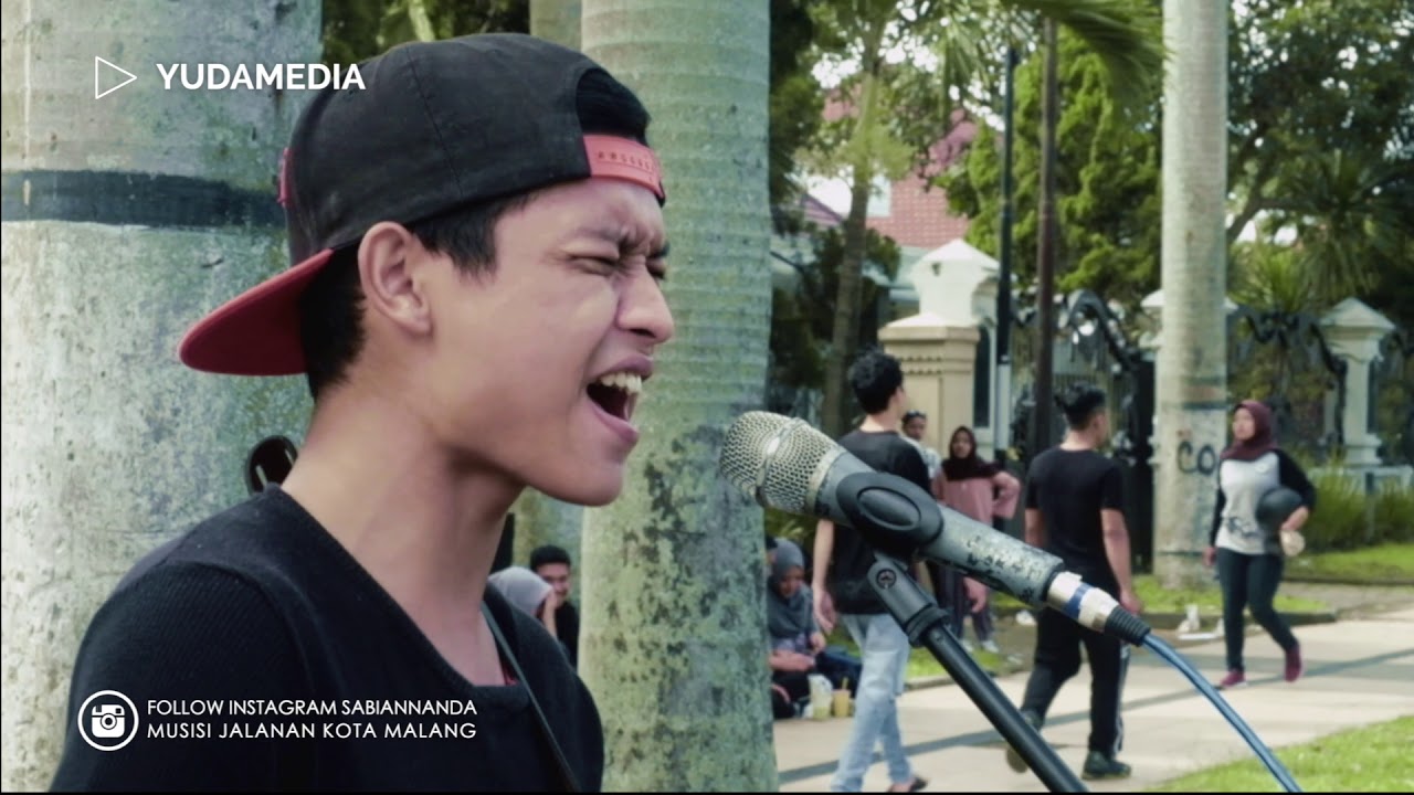 Jangan Dulu Pergi - Seventeen (cover musisi jalanan bikin hati trenyes-trenyes)