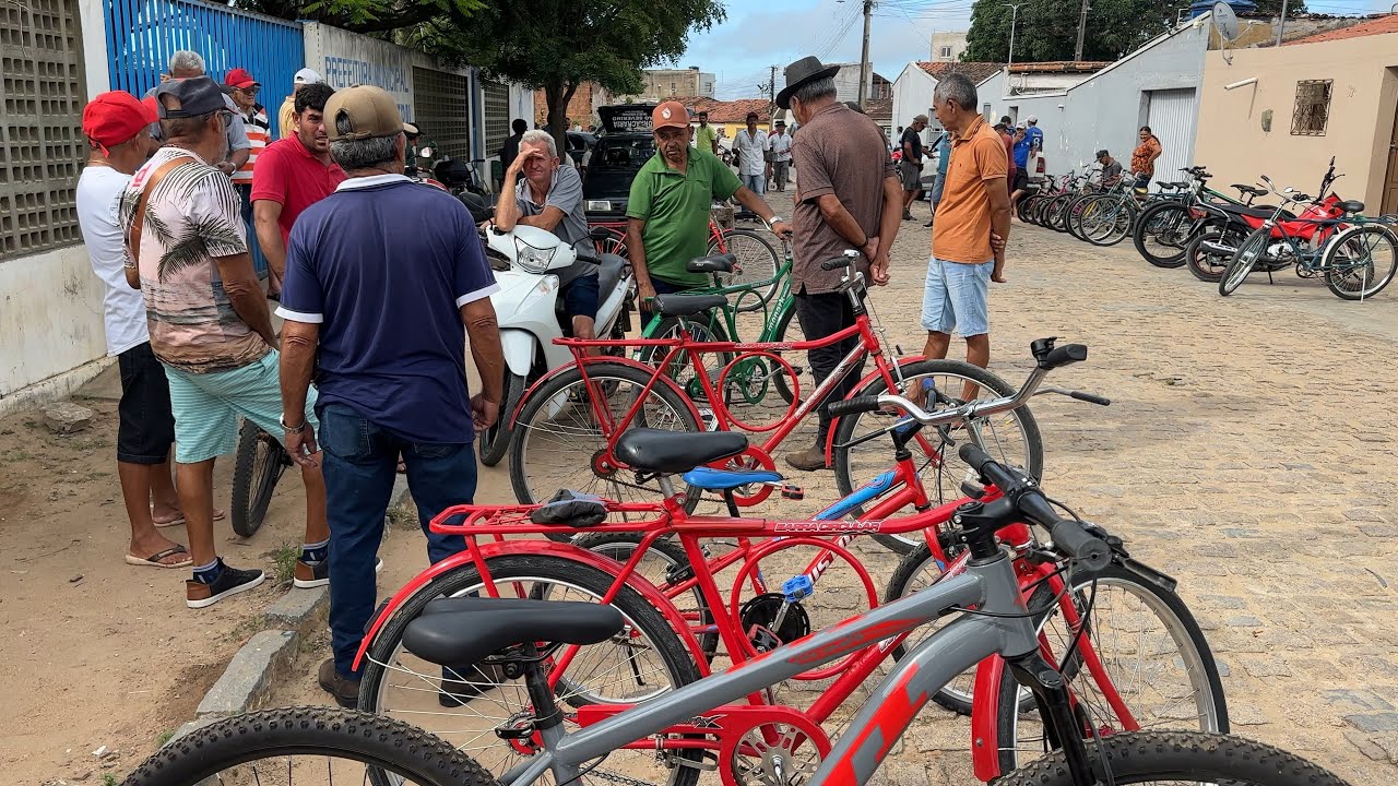 Bicicleta monark antiga a partir de 300 reais na feira da troca em Araruna pb