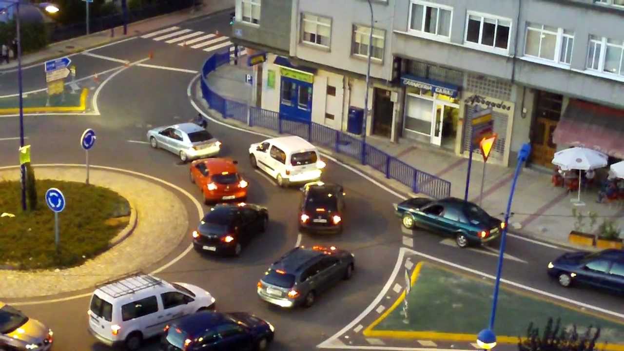 Policía enseña a usar rotondas