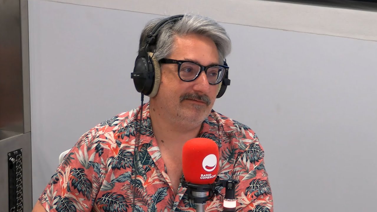 Rádio Comercial | Bandidos do espaço com sacos e seios! - O Homem Que Mordeu o Cão