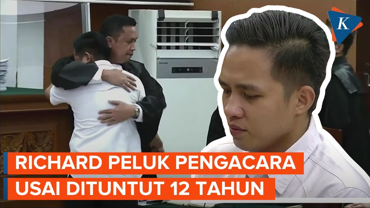 Momen Richard Peluk Ronny Usai JPU Bacakan Tuntutan