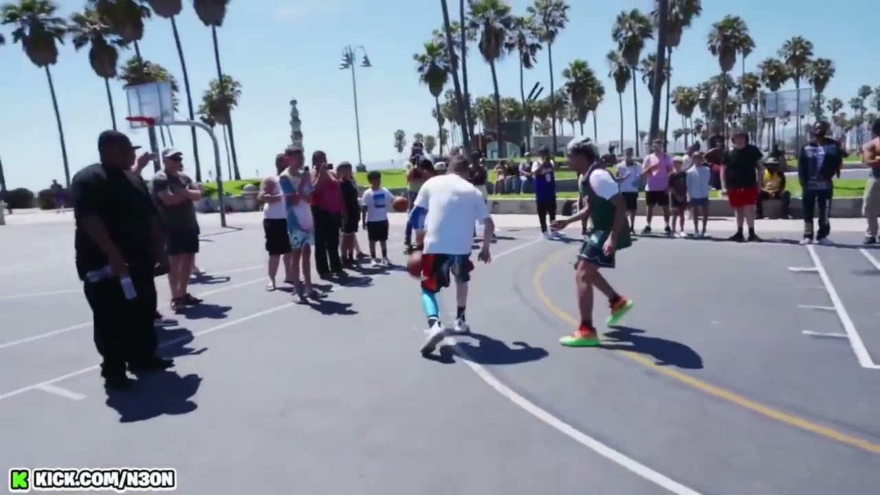 The Professor gave Neon the beats during their 1v1 basketball game 😭
