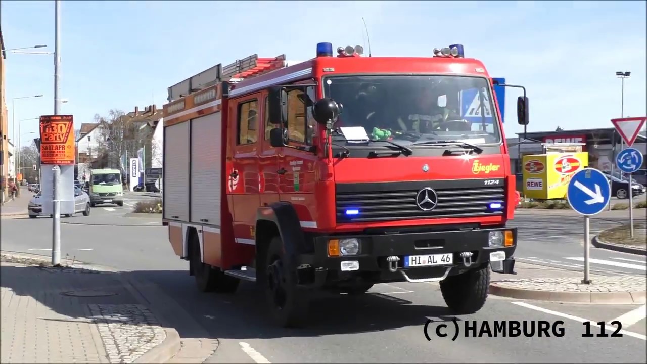 [Flugunfall über Schule in Sarstedt] Einsatzfahrten Feuerwehr und THW Landkreis Hildesheim