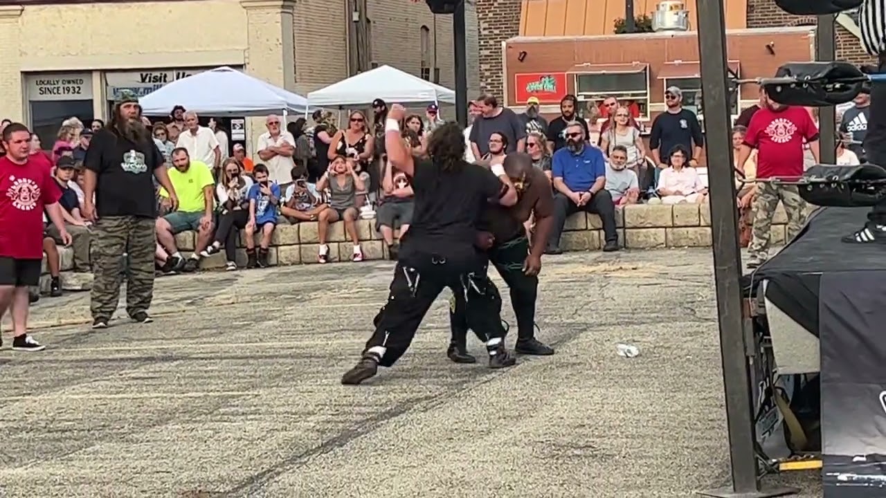 Luke Savage w/ Mr. Glitterbriches vs HODARI II